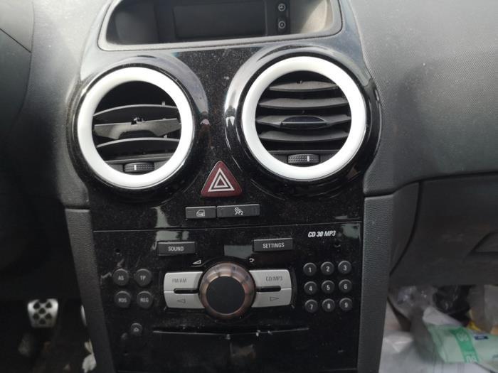 Opel Corsa D 1.4 16V Twinport Vehículo de desguace (2009, Blanco)