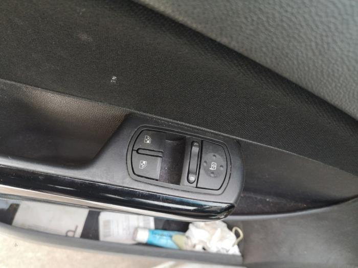 Opel Corsa D 1.4 16V Twinport Vehículo de desguace (2009, Blanco)