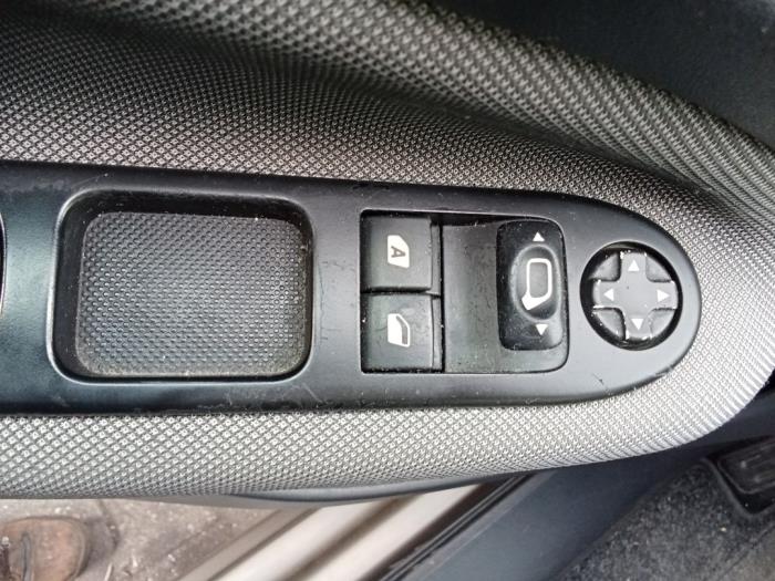 Citroen C3 Picasso 1.4 16V VTI 95 Schrottauto (2010, Beige)