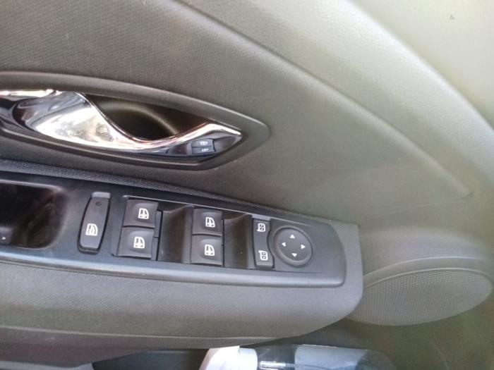 Renault Megane III Berline 1.5 dCi 90 Samochód złomowany (2012, Czerwony)