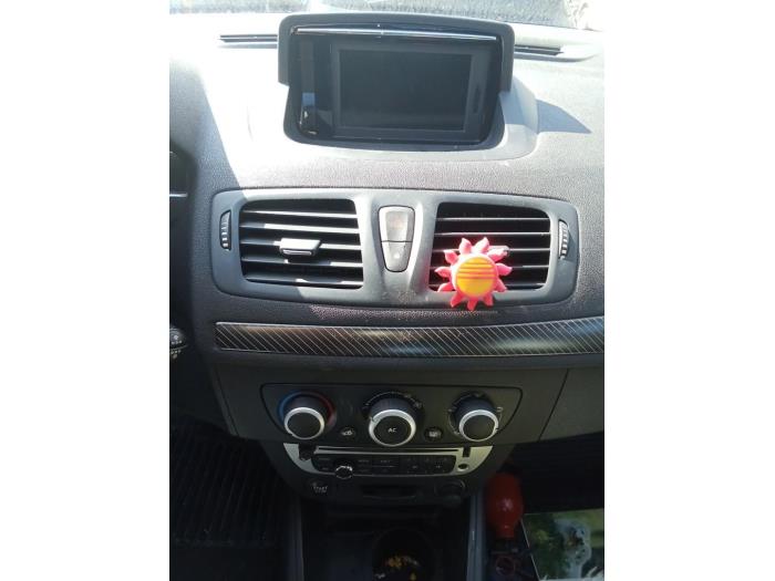 Renault Megane III Berline 1.5 dCi 90 Samochód złomowany (2012, Czerwony)