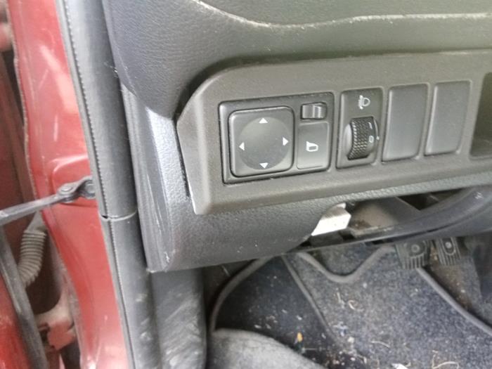 Nissan Note 1.5 dCi 90 Épave (2011, Rouge)