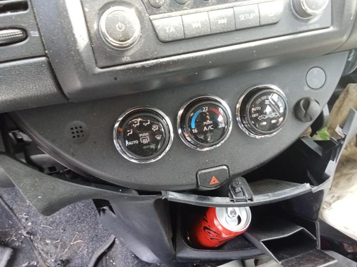 Nissan Note 1.5 dCi 90 Épave (2011, Rouge)
