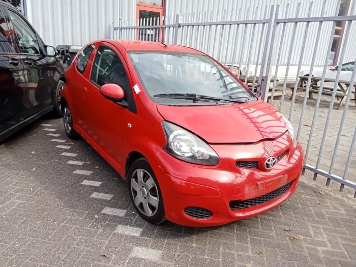 Toyota Aygo 1.0 12V VVT-i Vehículo de desguace (2010, Rojo)