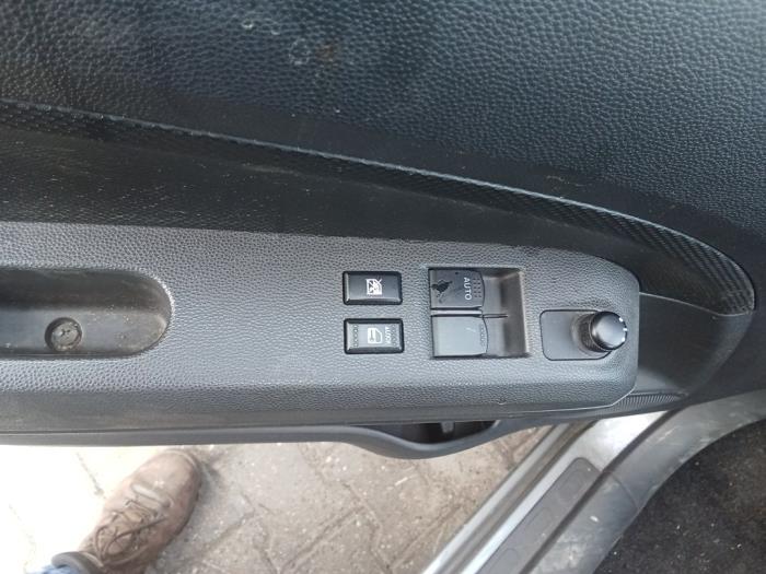 Opel Agila 1.2 16V Schrottauto (2012, Grau)