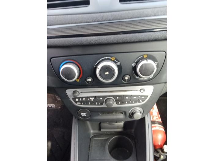 Renault Megane III Grandtour 1.5 dCi 90 Schrottauto (2011, Grau)