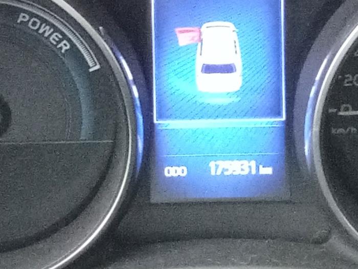 Toyota Auris Touring Sports 1.8 16V Hybrid Épave (2017, Rouge)