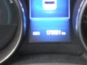 Toyota Auris Touring Sports 1.8 16V Hybrid Épave (2017, Rouge)