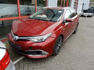 Toyota Auris Touring Sports 1.8 16V Hybrid Épave (2017, Rouge)