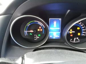 Toyota Auris Touring Sports 1.8 16V Hybrid Épave (2017, Rouge)