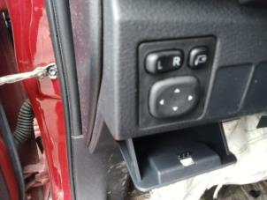 Toyota Auris Touring Sports 1.8 16V Hybrid Épave (2017, Rouge)