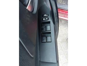Toyota Auris Touring Sports 1.8 16V Hybrid Épave (2017, Rouge)