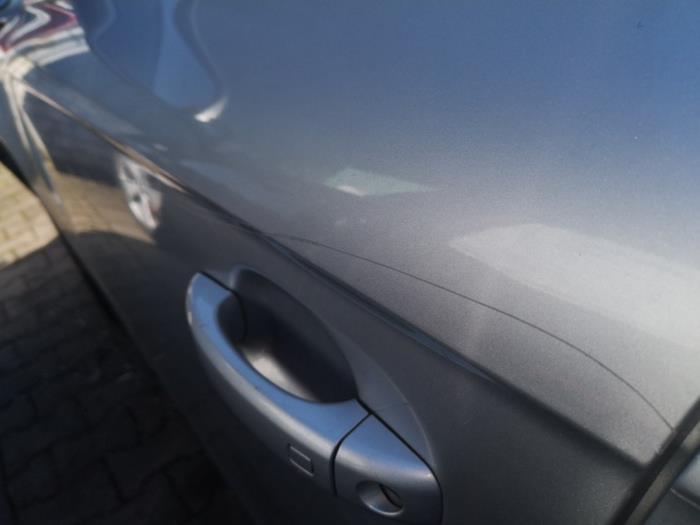 Audi A4 Avant 2.0 TDI 16V Samochód złomowany (2011, Szary)