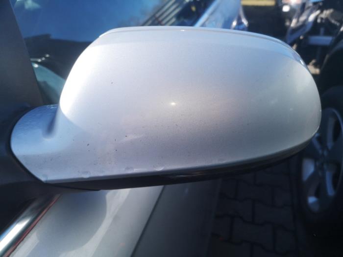 Audi A4 Avant 2.0 TDI 16V Samochód złomowany (2011, Szary)