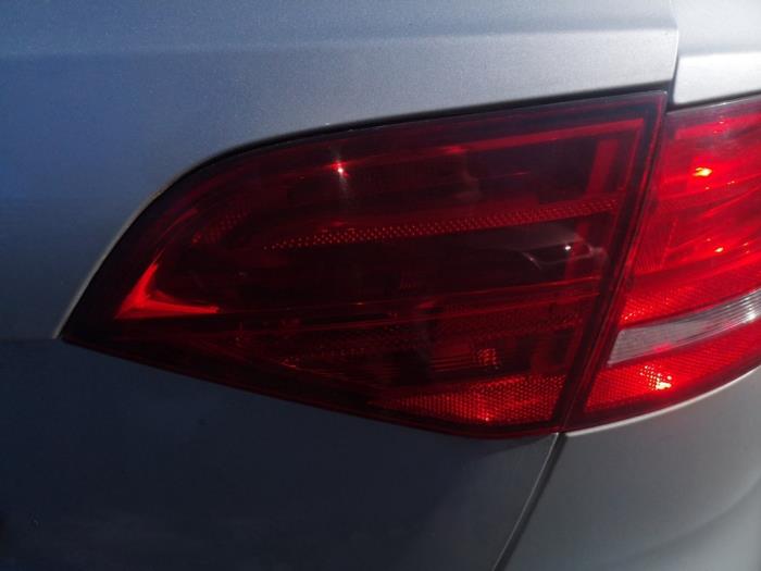 Audi A4 Avant 2.0 TDI 16V Samochód złomowany (2011, Szary)