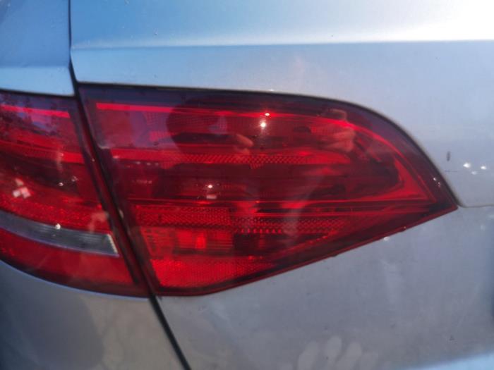 Audi A4 Avant 2.0 TDI 16V Samochód złomowany (2011, Szary)