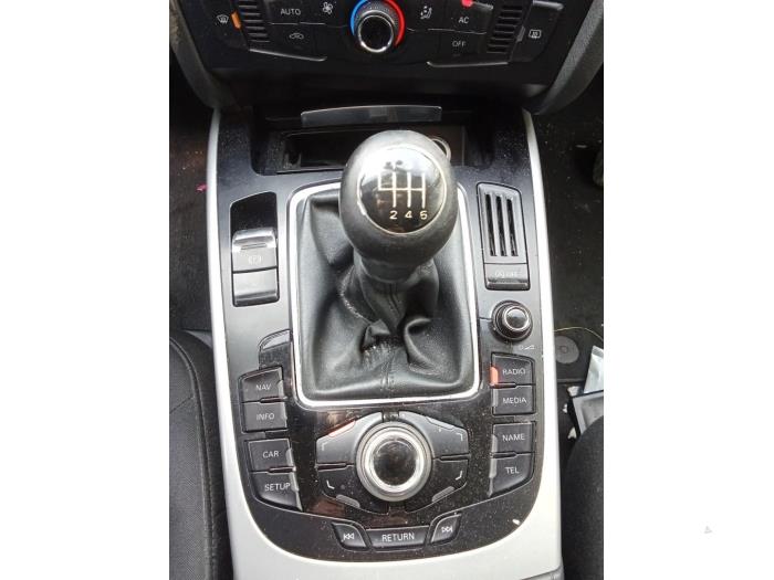 Audi A4 Avant 2.0 TDI 16V Samochód złomowany (2011, Szary)