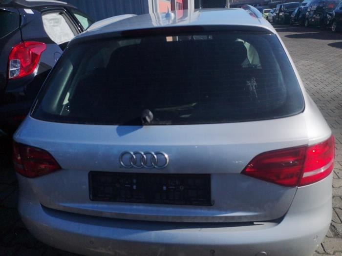 Audi A4 Avant 2.0 TDI 16V Samochód złomowany (2011, Szary)