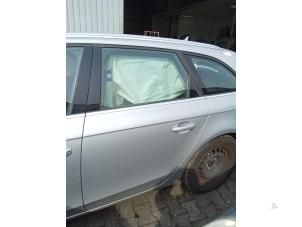 Audi A4 Avant 2.0 TDI 16V Samochód złomowany (2011, Szary)
