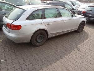 Audi A4 Avant 2.0 TDI 16V Samochód złomowany (2011, Szary)
