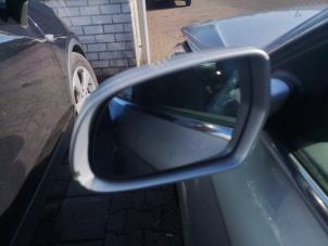 Audi A4 Avant 2.0 TDI 16V Samochód złomowany (2011, Szary)