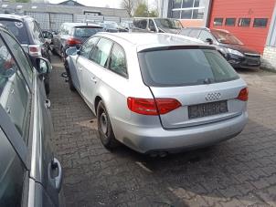 Audi A4 Avant 2.0 TDI 16V Samochód złomowany (2011, Szary)