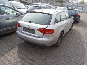 Audi A4 Avant 2.0 TDI 16V Samochód złomowany (2011, Szary)