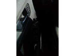 Audi A4 Avant 2.0 TDI 16V Samochód złomowany (2011, Szary)