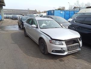 Audi A4 Avant 2.0 TDI 16V Samochód złomowany (2011, Szary)
