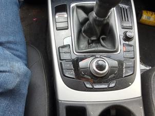Audi A4 Avant 2.0 TDI 16V Samochód złomowany (2011, Szary)