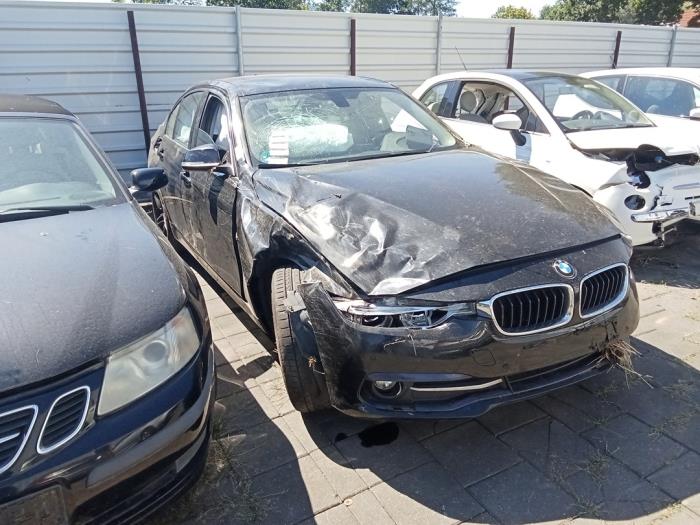 BMW 3 serie 318d 2.0 16V Samochód złomowany (2017, Czarny)