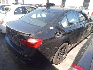 BMW 3 serie 318d 2.0 16V Samochód złomowany (2017, Czarny)