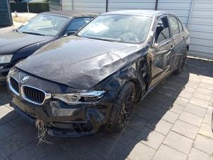 BMW 3 serie 318d 2.0 16V Samochód złomowany (2017, Czarny)
