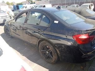 BMW 3 serie 318d 2.0 16V Samochód złomowany (2017, Czarny)