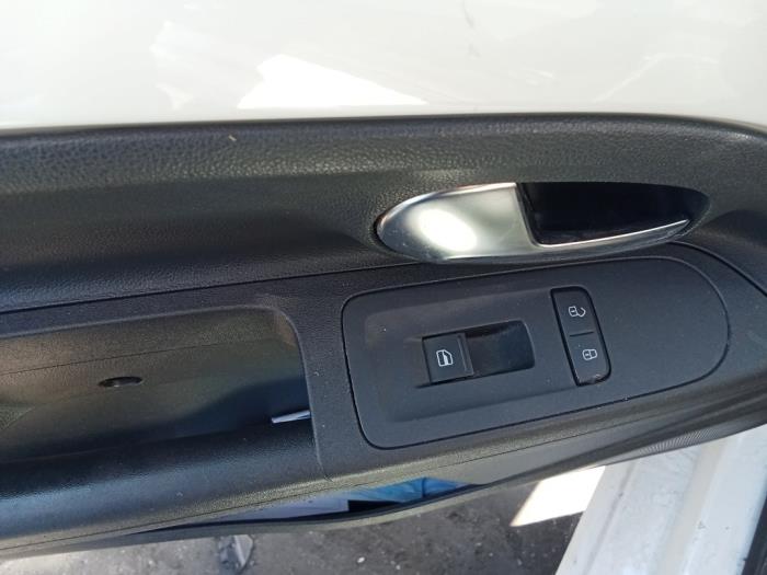 Volkswagen Up! 1.0 12V 60 Vehículo de desguace (2015, Blanco)