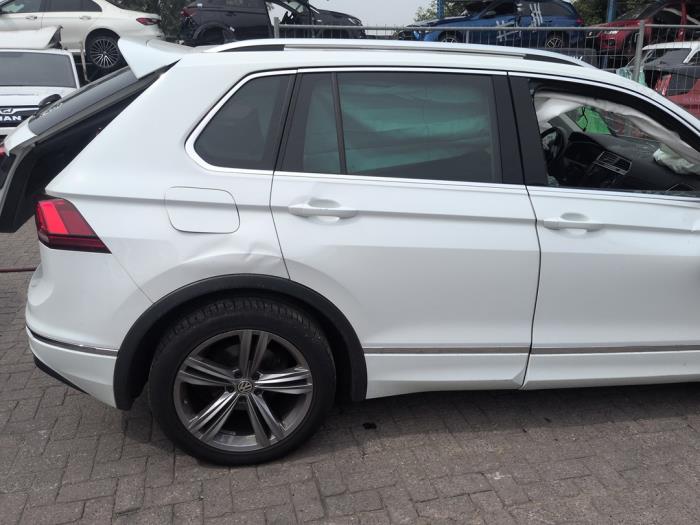 Volkswagen Tiguan 2.0 TSI 16V 4Motion Vehículo de desguace (2019, Blanco)
