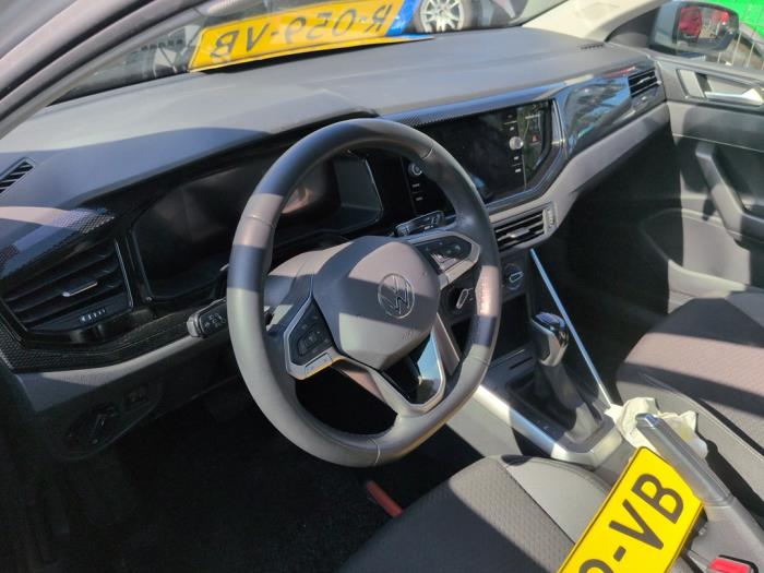 Volkswagen Polo VI 1.0 TSI 12V Vehículo de desguace (2022, Gris)