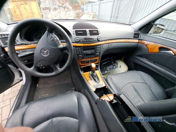 Mercedes E-Klasse Épave (2002, Gris)