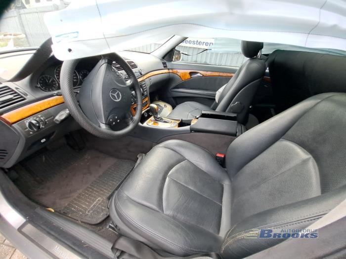 Mercedes E-Klasse Épave (2002, Gris)
