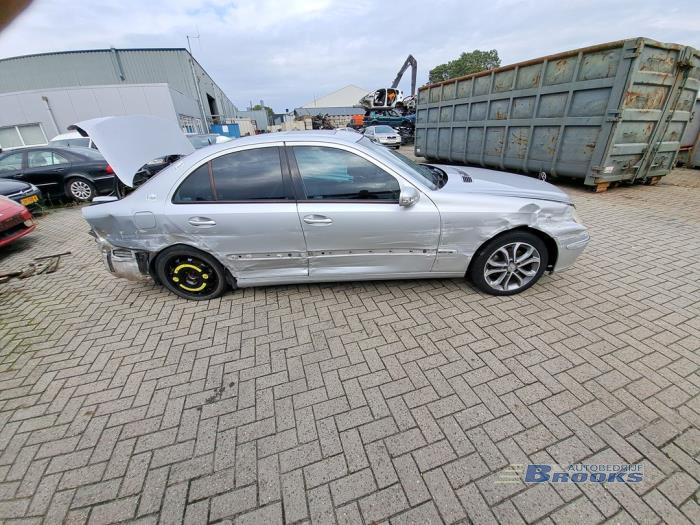 Mercedes E-Klasse Épave (2002, Gris)