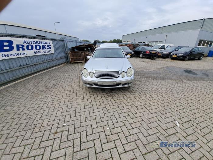 Mercedes E-Klasse Épave (2002, Gris)