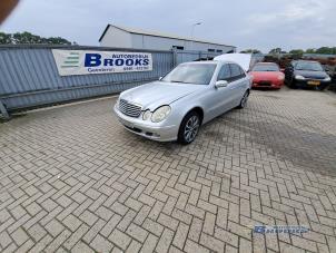 Mercedes E-Klasse Épave (2002, Gris)