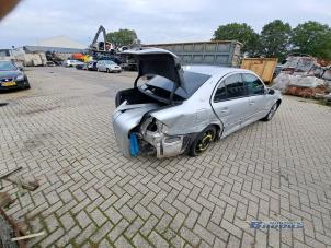 Mercedes E-Klasse Épave (2002, Gris)