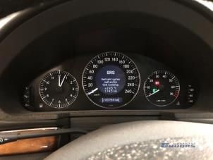 Mercedes E-Klasse Épave (2002, Gris)