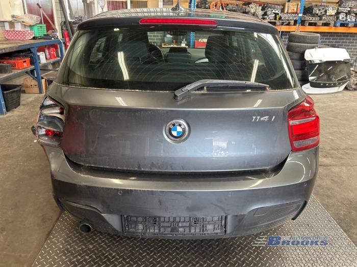 BMW 1 serie 114i 1.6 16V Épave (2015, Gris)