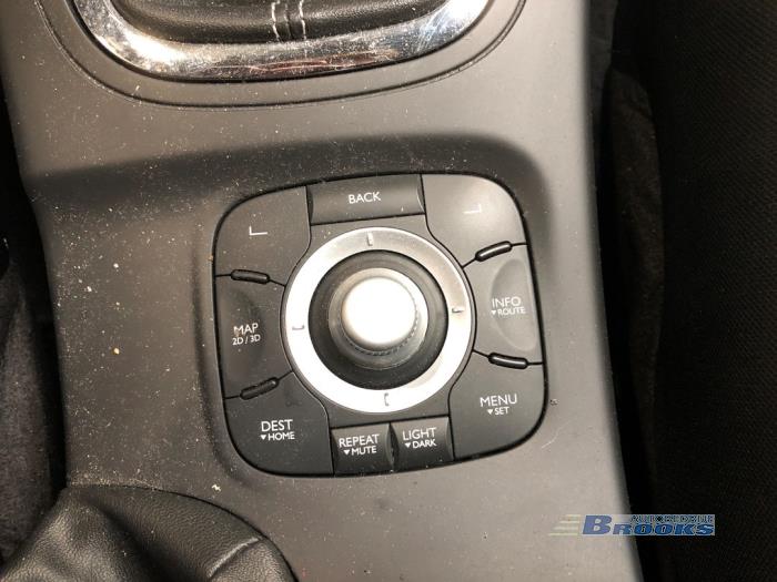 Renault Megane III Grandtour 1.2 16V TCE 130 Épave (2015, Titane, Gris)