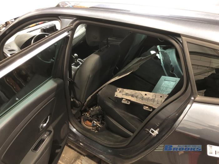 Renault Megane III Grandtour 1.2 16V TCE 130 Épave (2015, Titane, Gris)