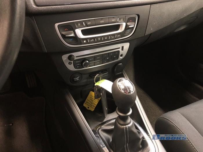 Renault Megane III Grandtour 1.2 16V TCE 130 Épave (2015, Titane, Gris)