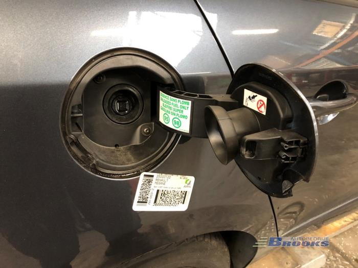 Renault Megane III Grandtour 1.2 16V TCE 130 Épave (2015, Titane, Gris)