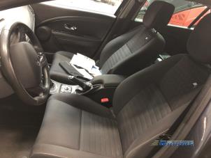 Renault Megane III Grandtour 1.2 16V TCE 130 Épave (2015, Titane, Gris)